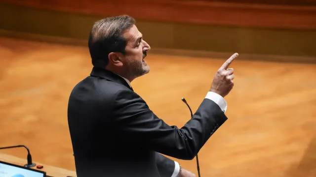 Lei "vem do tempo da Geringonça" e "faz com que as rendas sejam altas"