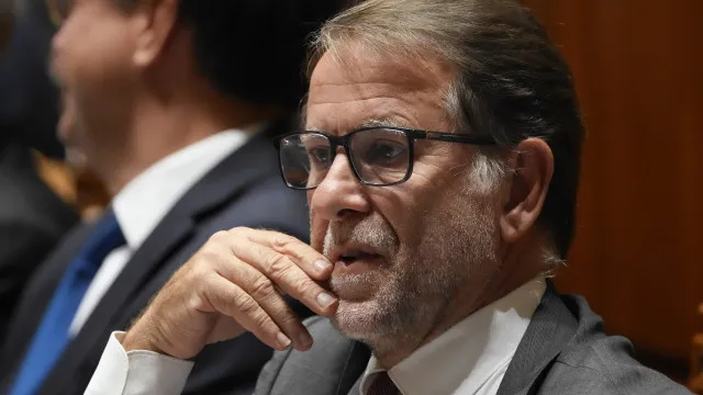 AR confirma suspensão do inquérito a Neves durante discussão do OE