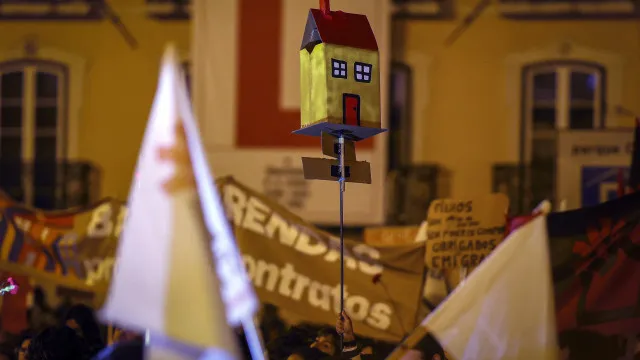 Assembleia Municipal de Lisboa saúda manifestantes e repudia vandalismo