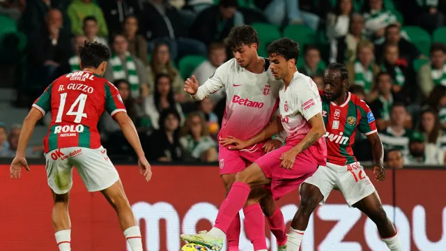 
                    EM DIRETO: Sporting garante final four. Segue-se o FC Porto-Académico
                
