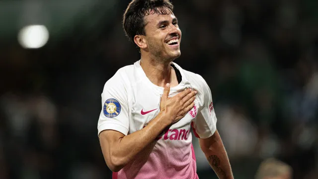 
                    Sporting serviu duas Limas ao Marítimo em noite tímida para afastar ruído
                