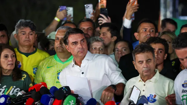 
                    De quase eleito à fuga. Cadê Flávio Bolsonaro? O que se passou até aqui
                