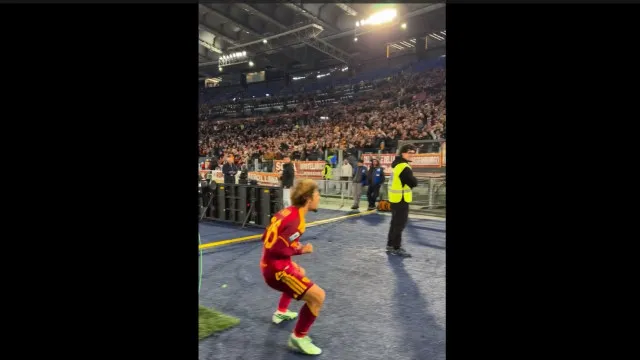 
                    Euforia total. Foi assim que Rodrigo Mora festejou o golo em Roma
                