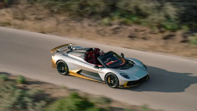 
                    Nunca um Aston Martin 