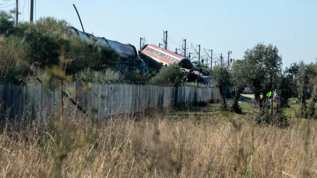 AO MINUTO: Dezenas de mortos em choque de comboios; "Erro humano"?
