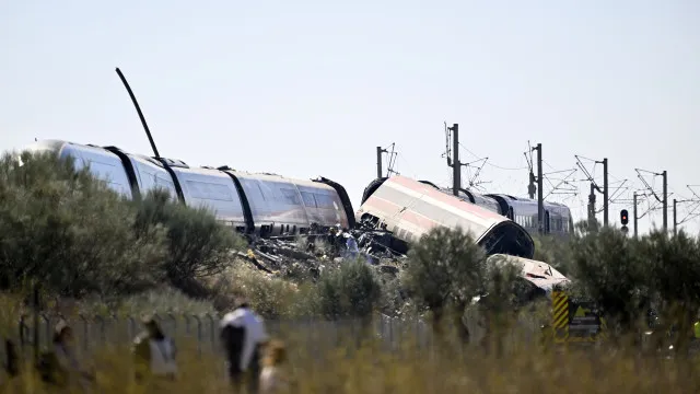 
                    Acidente ferroviário em Espanha: 15 feridos em estado muito grave
                