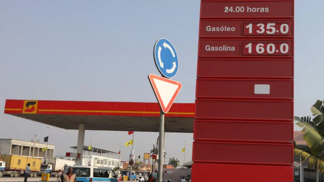 
                    Angola gastou 876,5 milhões de euros para importar combustíveis
                