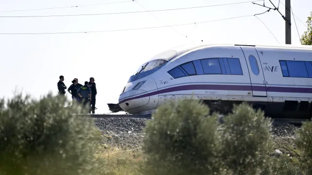 Sindicato de maquinistas pondera adiar greve após acidente com 64 mortos