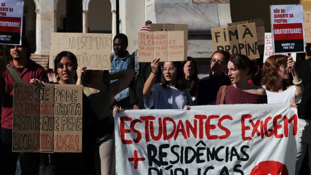 Alunos da Universidade de Évora protestam contra aumento das propinas