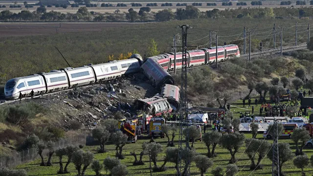 
                    Sobrevivente relata acidente de comboios em Espanha: 
