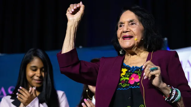 Morreu Dolores Huerta, ativista norte-americana. Tinha 96 anos