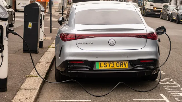 Nunca a Mercedes-Benz vendeu tantos elétricos num só trimestre