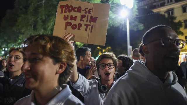 
                    Acampada de Lisboa aprova manifestação no sábado seguida de concentração
                