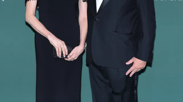
                    Alberto e Charlene mostram apoio ao rei Felipe VI
                