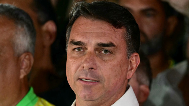 Flávio Bolsonaro perdeu apoio? Veja quem ainda está ao lado do senador