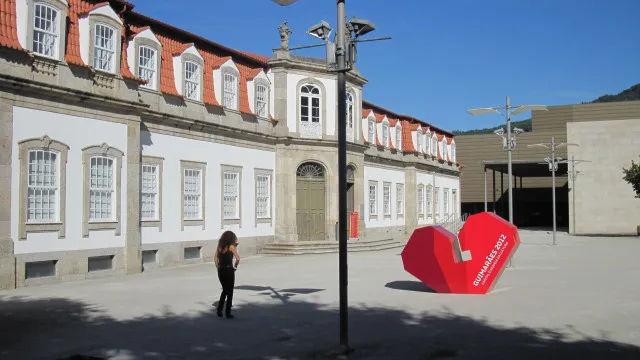 
                    Lee Ranaldo e Leah Singer apresentam banda sonora ao vivo em Guimarães
                