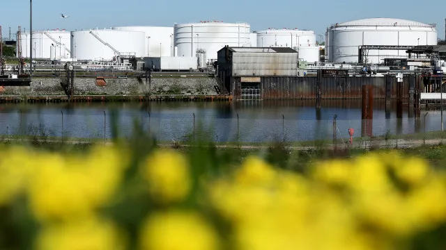 
                    Portugal e 11 países da UE libertam 42,6 milhões de barris de petróleo
                