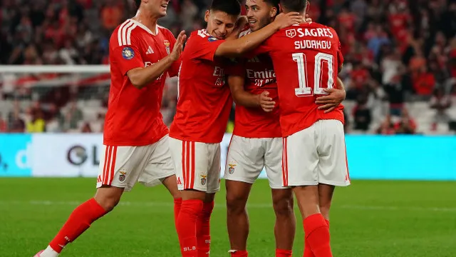 
                    Benfica joga bonito e canta de galo na Luz para marcar Clássico nas meias
                