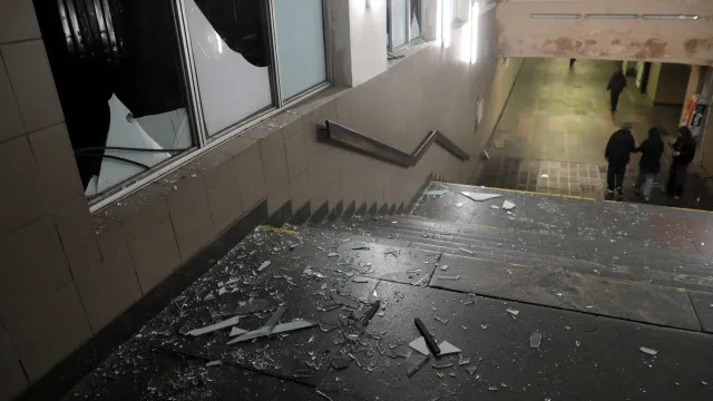 
                    Ataque russo com mísseis balísticos contra Kyiv faz pelo menos um morto
                