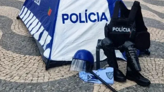 Bordalo II expõe tenda "da" PSP: "Estado mobilizou para violência"