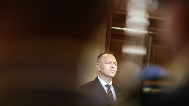 
                    Presidente polaco reúne partidos para tentar resolver crise política
                