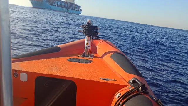 
                    Dinamarquês resgatado de navio após ficar ferido com descarga de óleo
                