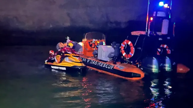 Família dinamarquesa resgatada de zona de arriba na praia da Prainha