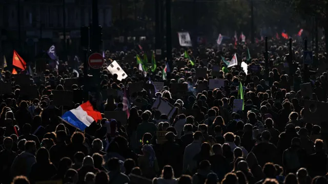 Governo francês contabiliza 320 mil manifestantes em todo o país