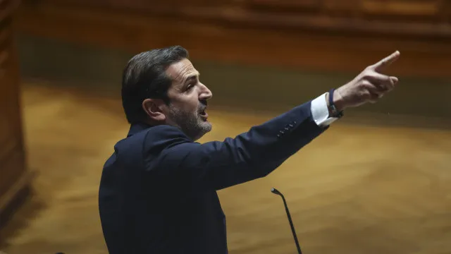 Habitação? "Partidos devem deixar os interesses egoísticos partidários"
