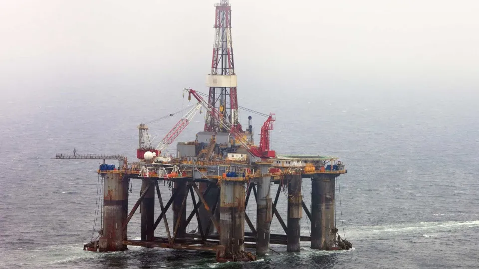 Angola recebeu metade das receitas do petróleo no primeiro semestre