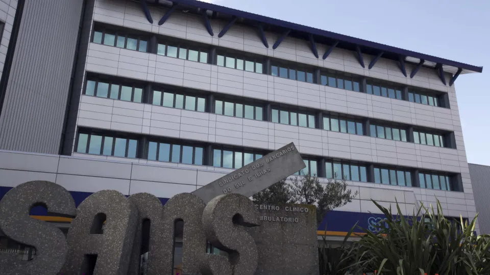 Sindicatos médicos em luta com o SAMS para negociar acordo de empresa
