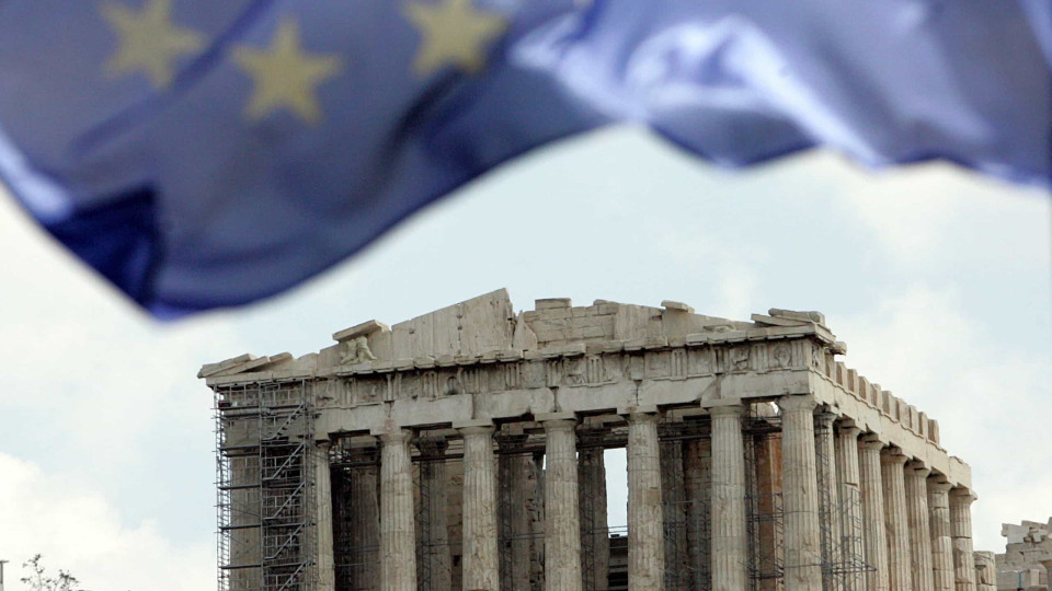 Grécia diz 'adeus' ao procedimento por défice excessivo