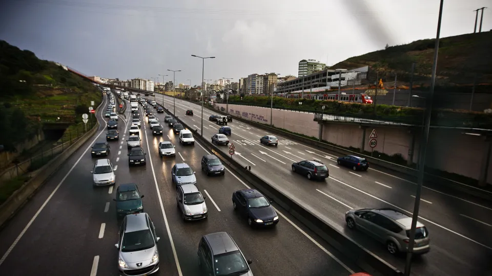 Obras no IC19 e Eixo Norte/Sul em Lisboa podem condicionar trânsito