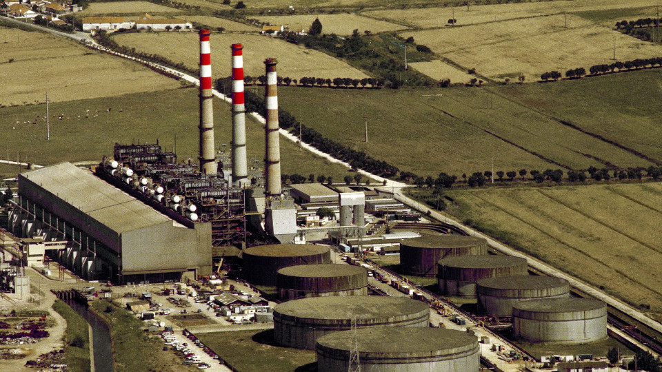 Emissões de centrais a carvão devem cair mais rápido, diz estudo