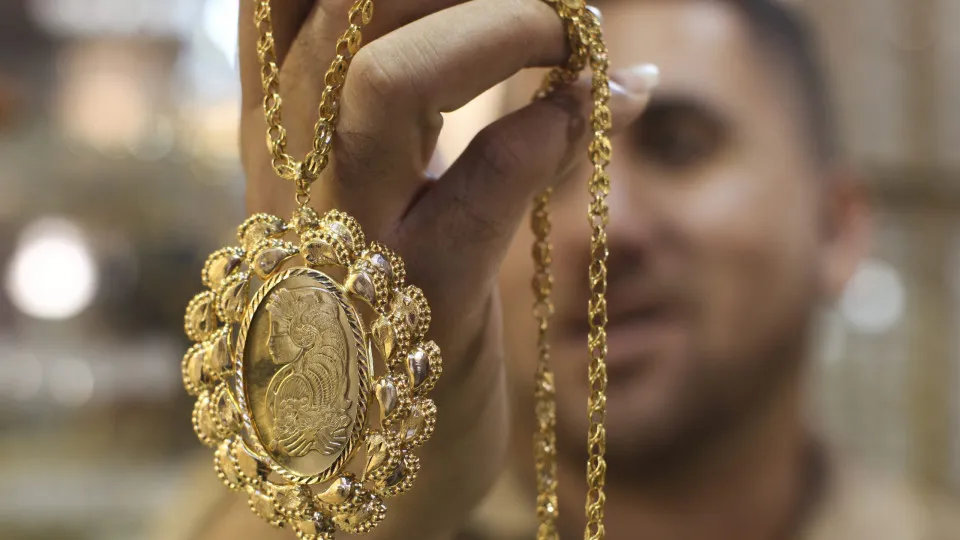 Preço do ouro atinge máximo de 3.010 euros por onça