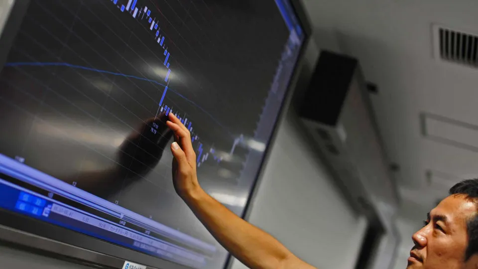Bolsa de Tóquio abre a perder 2,91%