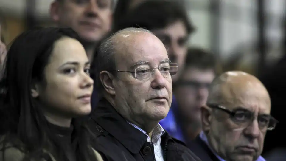 Pinto da Costa 'pega-se' com Paulo de Abreu na Tribuna VIP