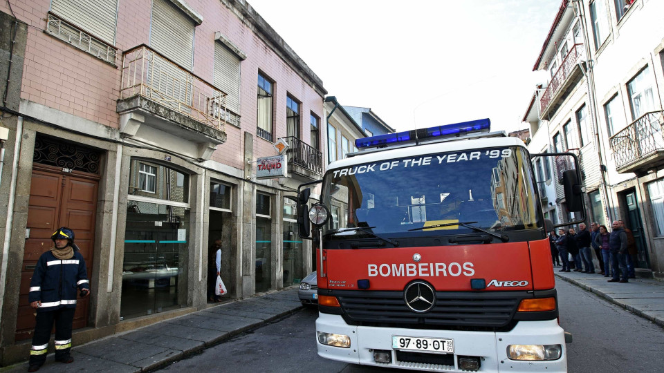 Carro dos Bombeiros esteve retido em Braga