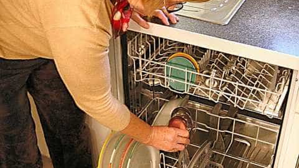Dez coisas que pode lavar na máquina da loiça. E não são pratos