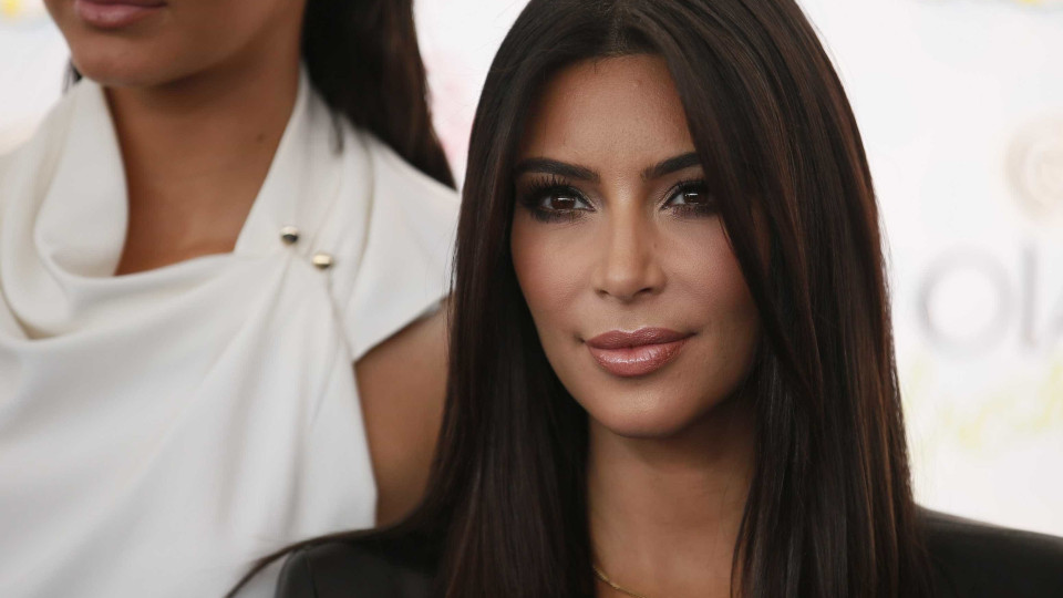 Irmãs Kardashian prestam tributo a antepassados