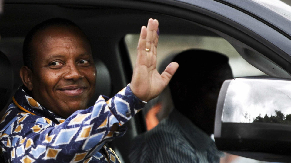 Primeiro ministro de São Tomé e Príncipe e seu Governo tomam posse