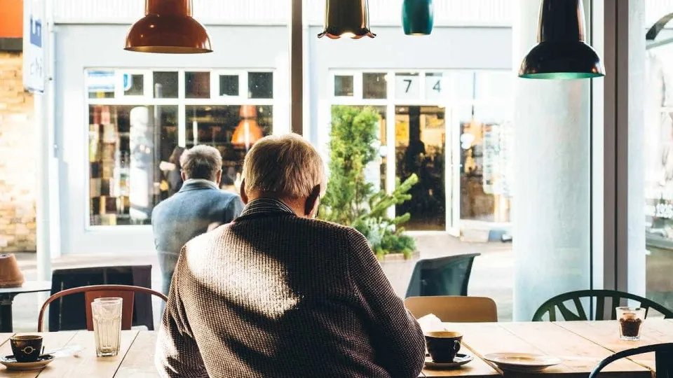 Cérebro ativo e vida social intensa não evitam Alzheimer