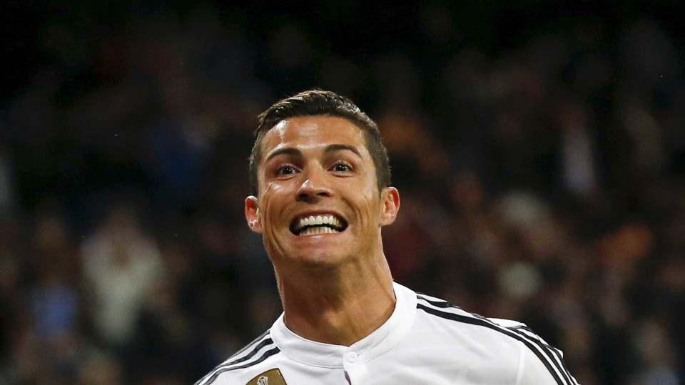 Cristiano Ronaldo deixa fã em lágrimas