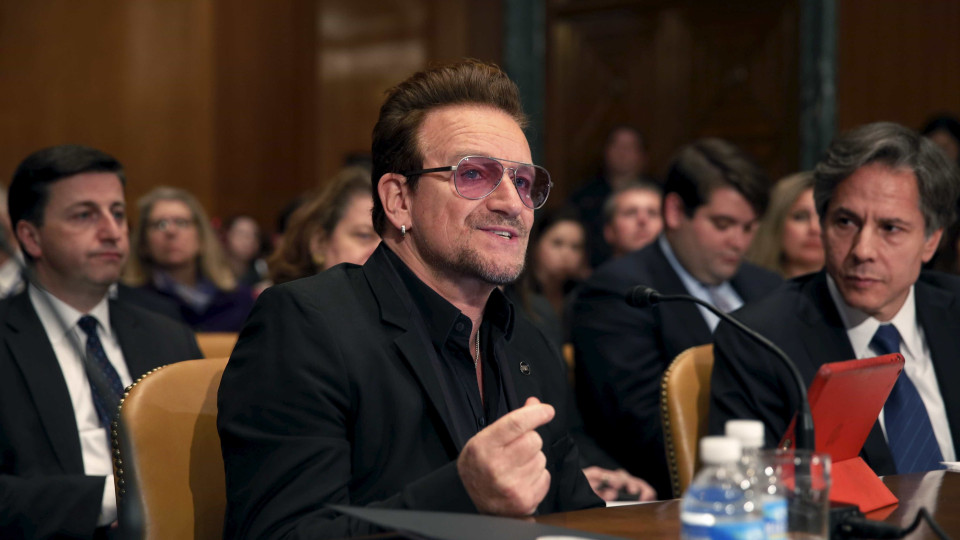 Bono propõe um 'pelotão' de comediantes para combater o Estado Islâmico