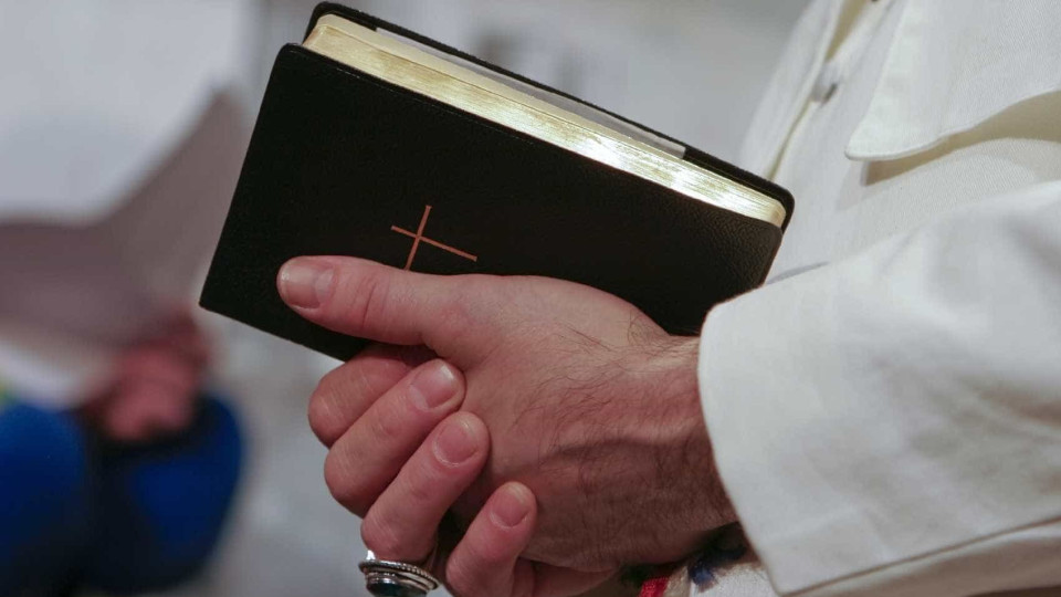 Antigo padre católico condenado a 29 anos de prisão por pedofilia