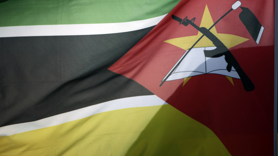 Governo moçambicano lança concessão de cinco estradas