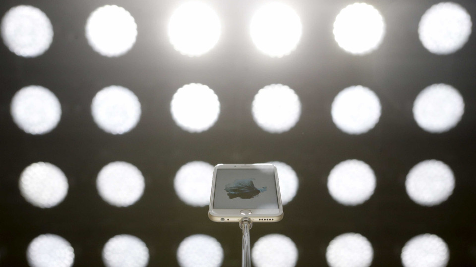 Um dos próximos iPhone terá um ecrã curvo fabricado pela Samsung