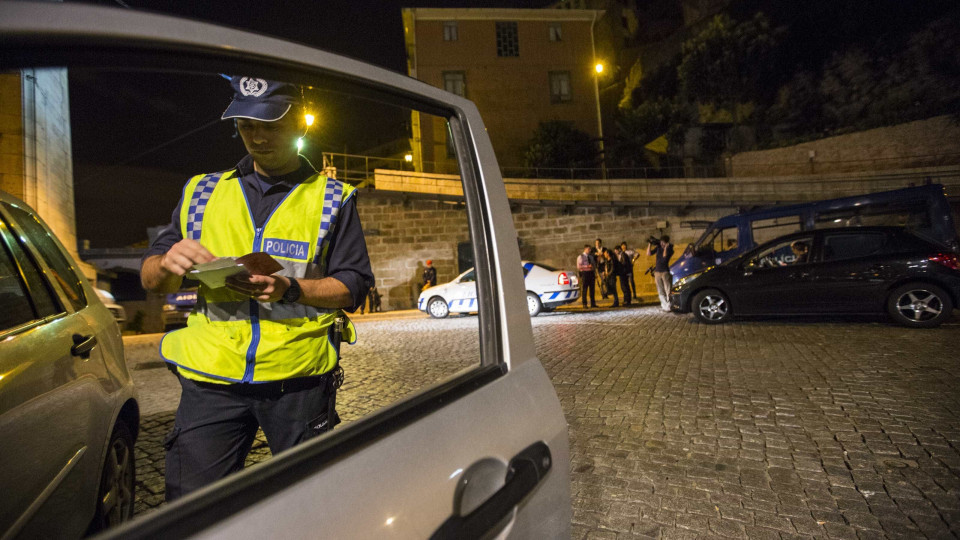 Homem apanhado a conduzir com taxa de 3,02g/l