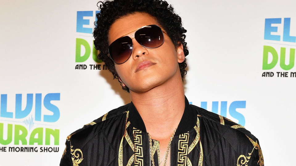 Não vai conseguir adivinhar quantos bilhetes Bruno Mars vendeu num dia