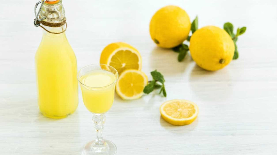 Já sabe como fazer o típico licor de limão italiano em apenas dez dias?